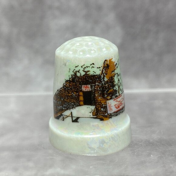 Mark Twain Cave Hannibal Mo Souvenir  Porcelain Thimble Iridescent Finish - Picture 1 of 11